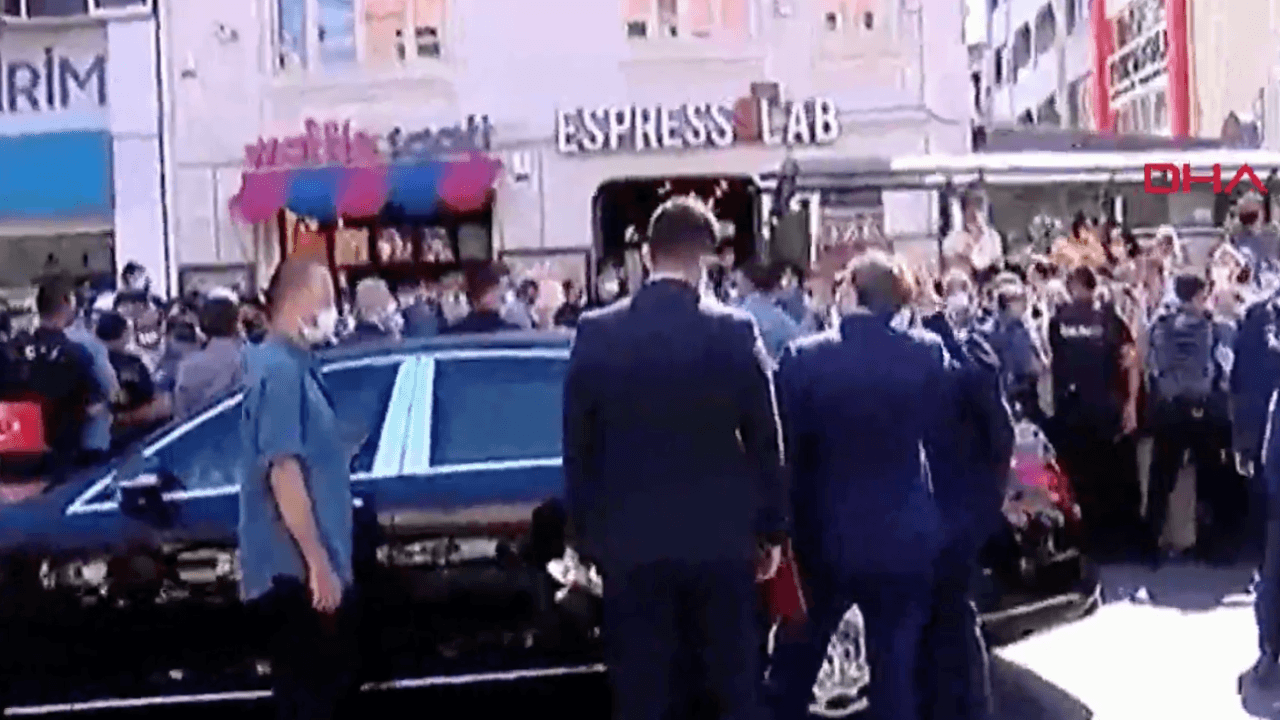 Cumhurbaşkanı Erdoğan kahveciye uğradı