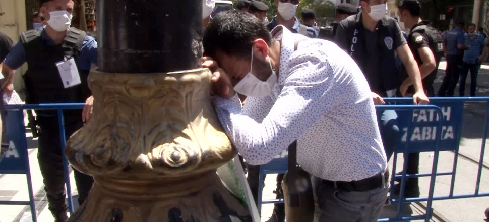 Ayasofya'ya gidemeyince yıkıldı