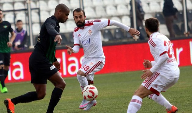Akhisar Belediyespor çeyrek finale rahat çıktı