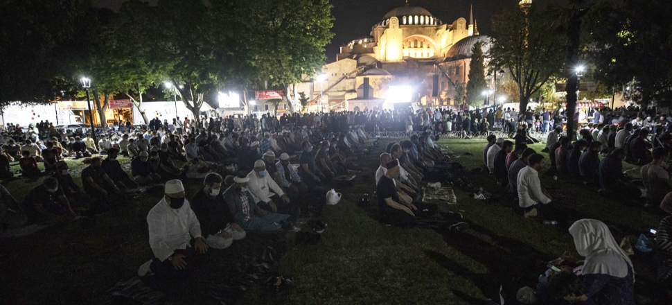 Vatandaşlar Ayasofya'ya akın etti