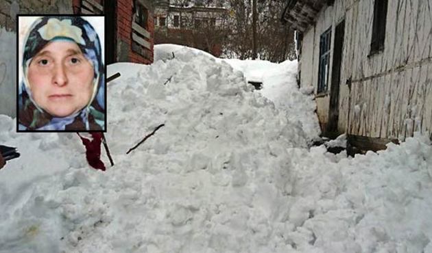 Çatıdan düşen kar kütlesi öldürdü