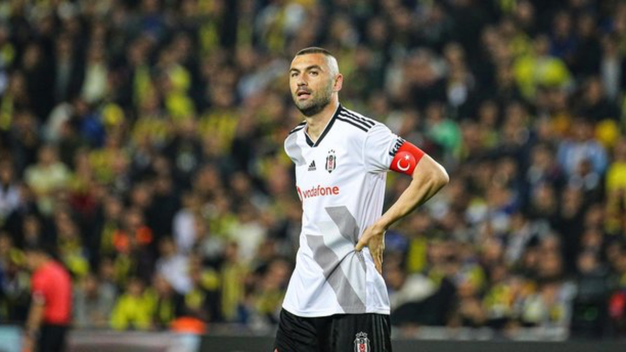 Burak Yılmaz: Yabancı futbolcularla aynı şartlarda oynamıyoruz
