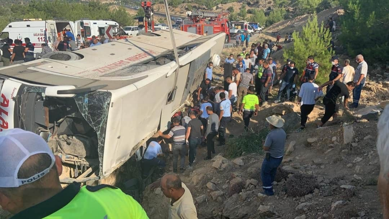 Mersin'de askerleri taşıyan otobüs devrildi: 5 şehit