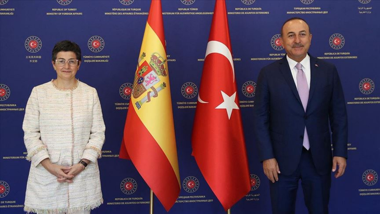 Bakan Çavuşoğlu: Ayasofya ortak ev değil, cami