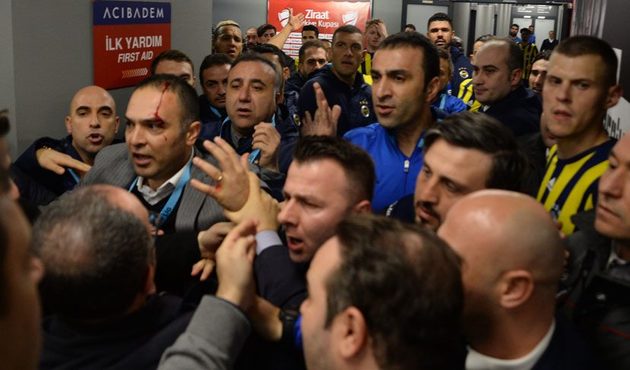 Fenerbahçe İdari Menajeri Hasan Çetinkaya’nın kafası yarıldı