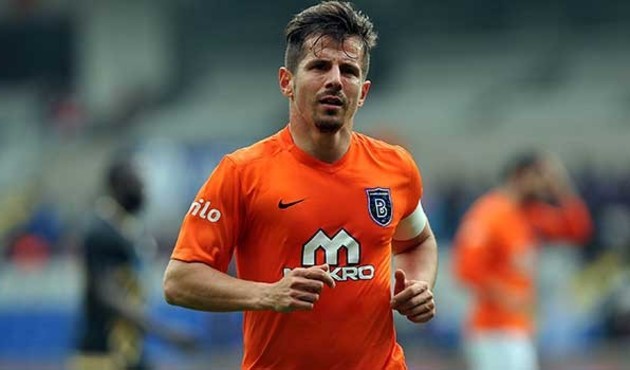 Emre Belözoğlu'ndan dirsek açıklaması!