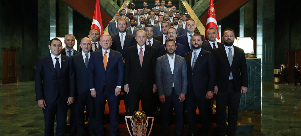 Erdoğan şampiyon Başakşehir'i kabul etti