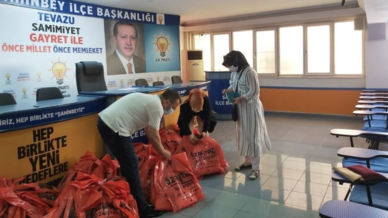 Şahinbey İlçe Başkanlığı 500 çocuğu sevindirdi