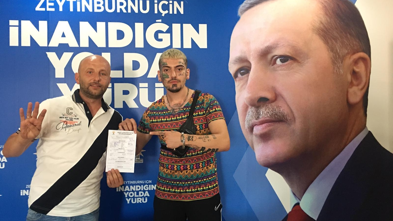 Dövmeli genç AK Parti'ye üye oldu