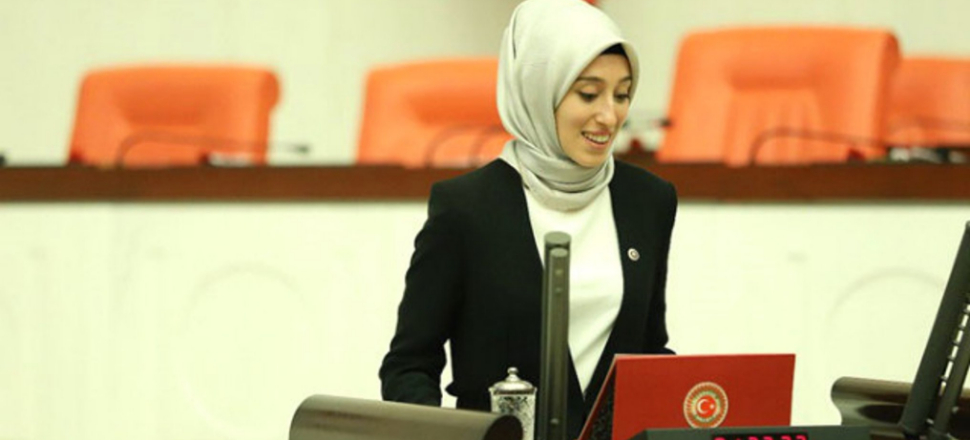 HDP'li vekiller, sabahın ilk saatlerinde AK Parti'li vekili susturmaya çalıştılar