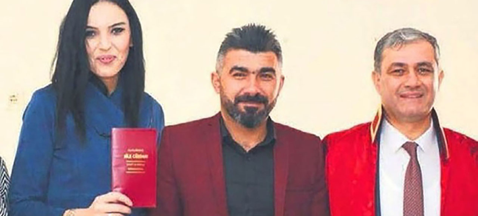 'Tebriği boşaymış, namusumuza...'
