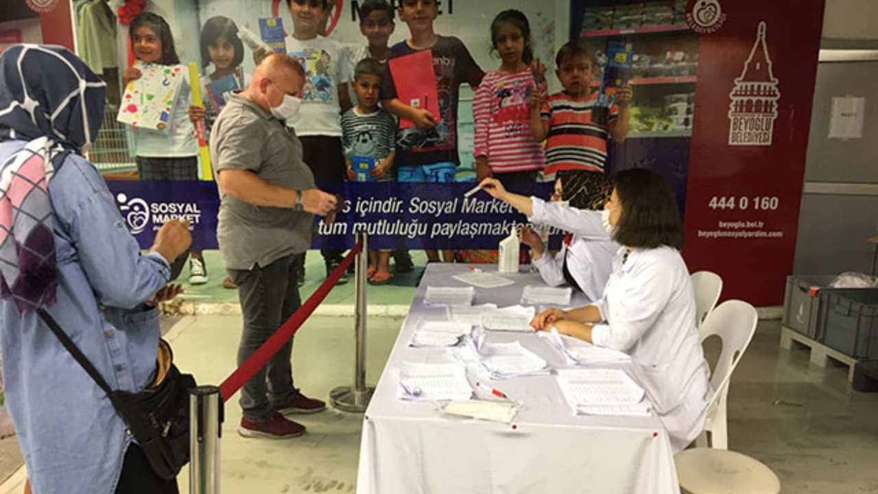Binlerce çocuğa ücretsiz bayram giysisi