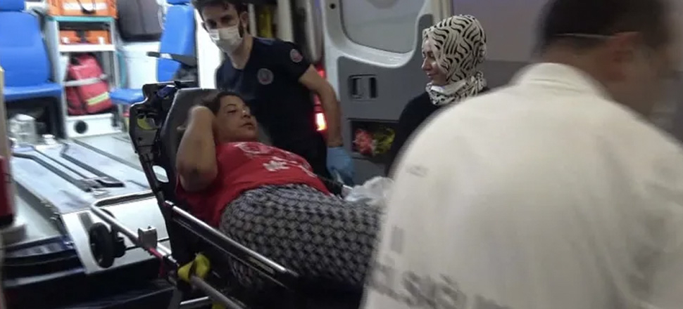 Yanındaki kadını önce dövdü sonra da seyir halindeki araçtan attı!