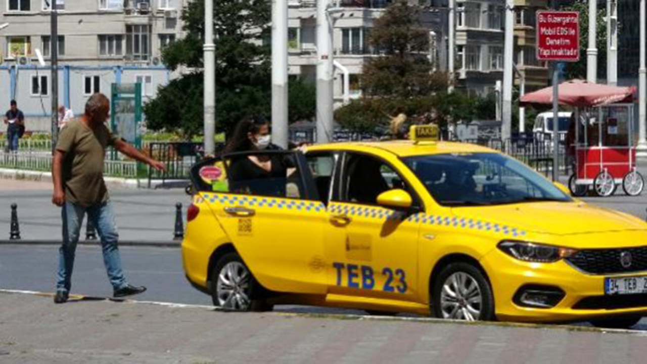 İstanbul'da taksiciler koronoyla dalga geçiyor! Ne maske var ne korku!