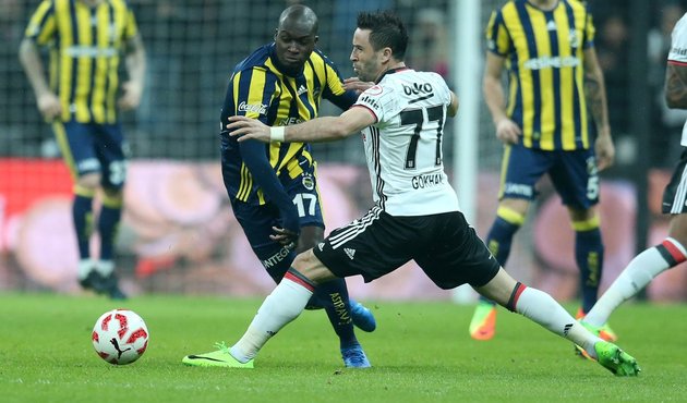 Gökhan Gönül stadı sekerek terketti