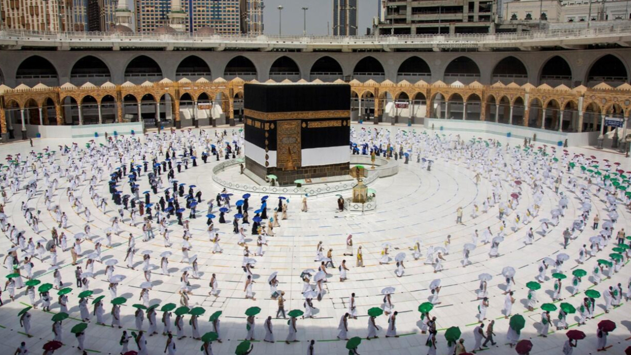 Kabe'de sosyal mesafeli tavaf!