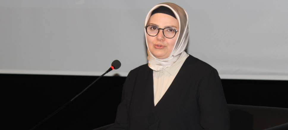 "Fahişe" dedi, Ayşe Böhürler'in tepesinin tasını attırdı!