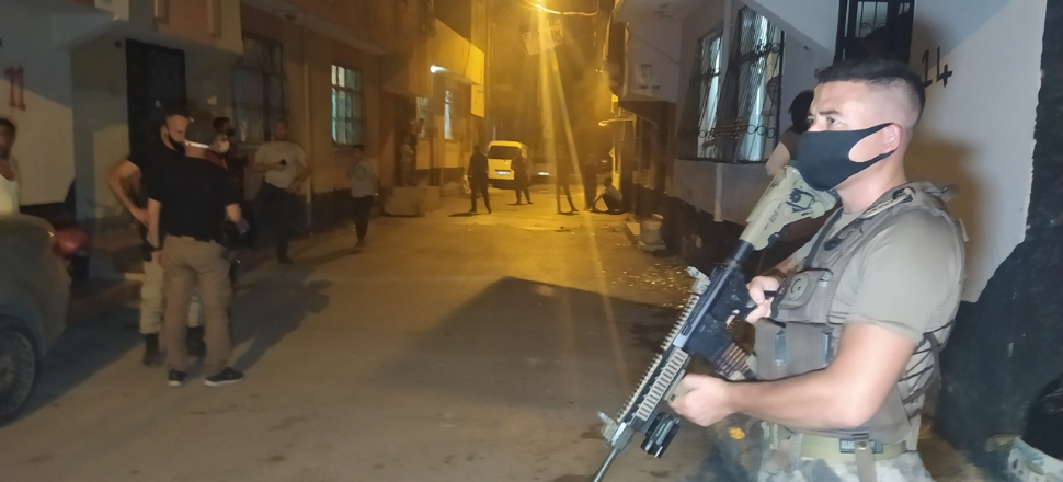 Adana'da eve bombalı saldırı