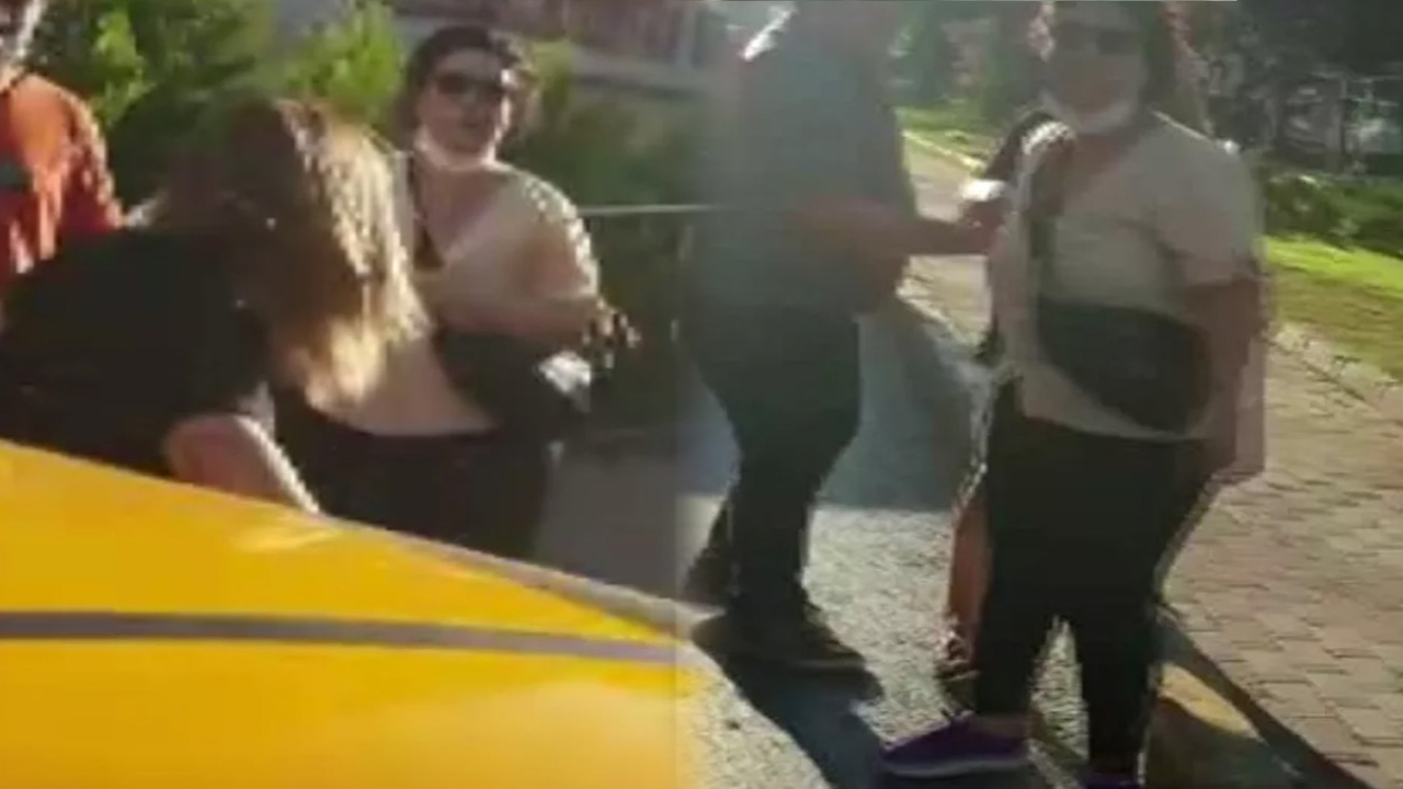 Taksici ile kadın arasında indi bindi kavgası!