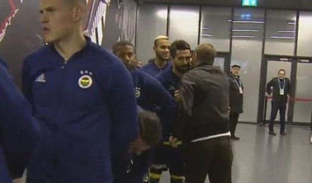 Caner Erkin Fenerbahçe'deki arkadaşlarıyla tek tek selamlaştı