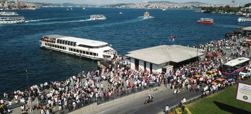 Eminönü'nde bayram izdihamı