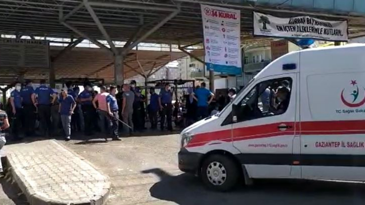 Kasaplarla kurban sahipleri arasında deri kavgası: 3'ü ağır 5 yaralı