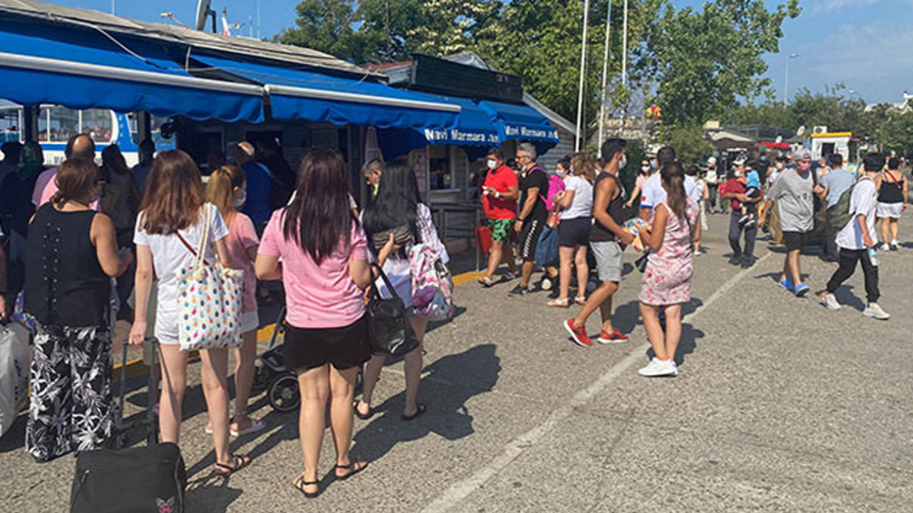 Bayramın ikinci gününde Adalar'a akın