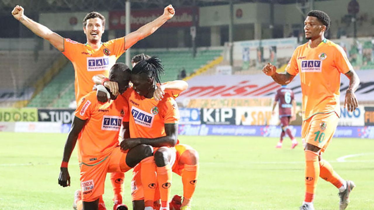 Alanyaspor'un futbolcuları transferin gözdeleri