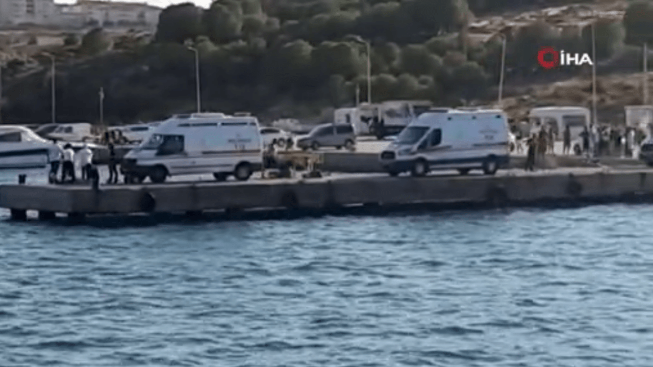 Foça'da gezi teknesi battı: 4 ölü