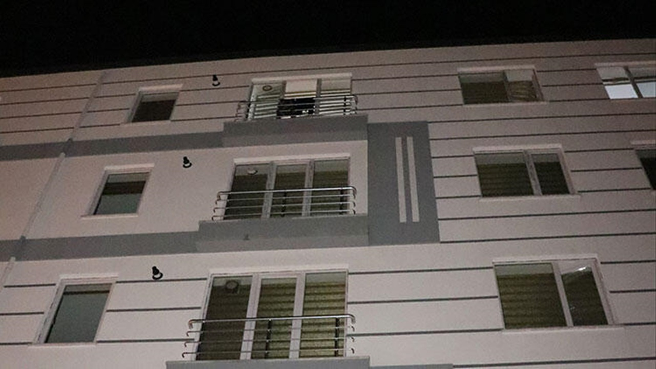 Dördüncü kattan düşen bebek ağır yaralı