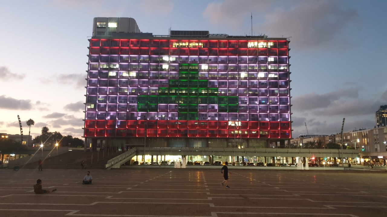 Tel Aviv Belediyesi Lübnan bayrağına büründü