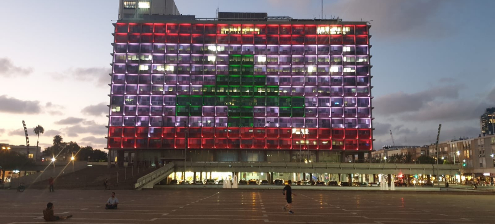 Tel Aviv Belediyesi Lübnan bayrağına büründü