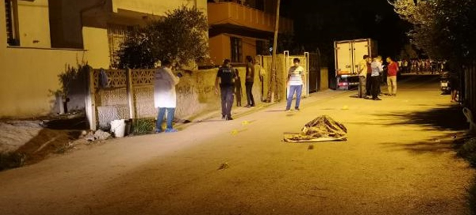 Öz babasını 6 kurşunla öldürdü