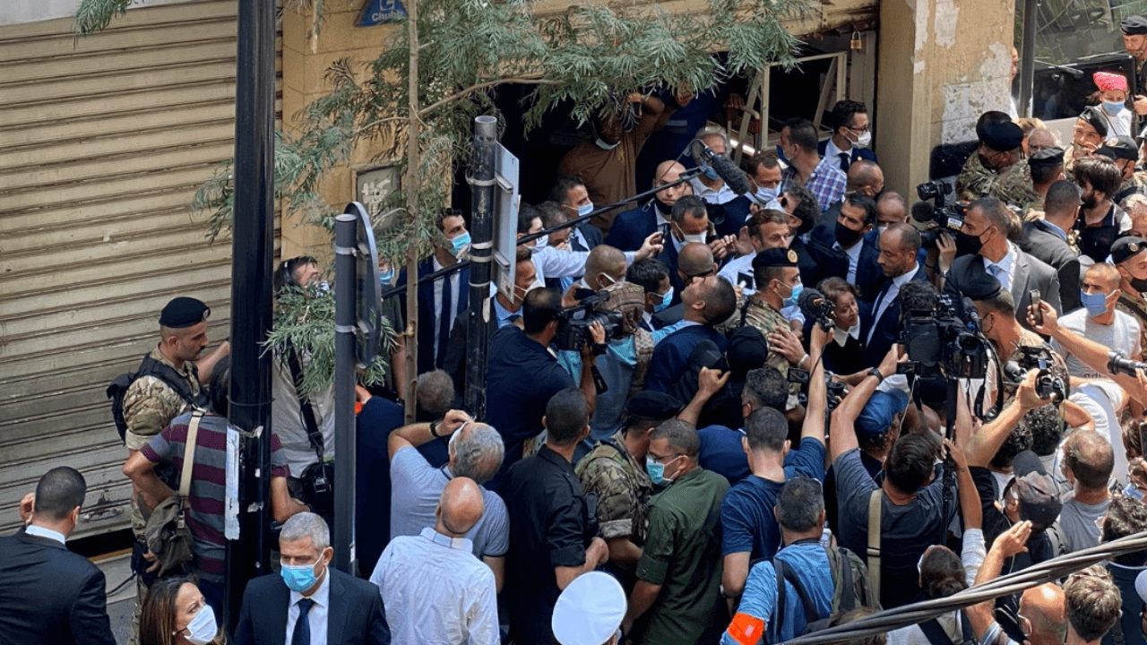 Beyrut'a giden Macron'a protesto