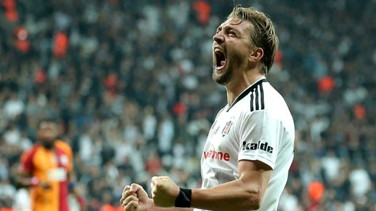 Caner Erkin yeniden Fenerbahçe’de