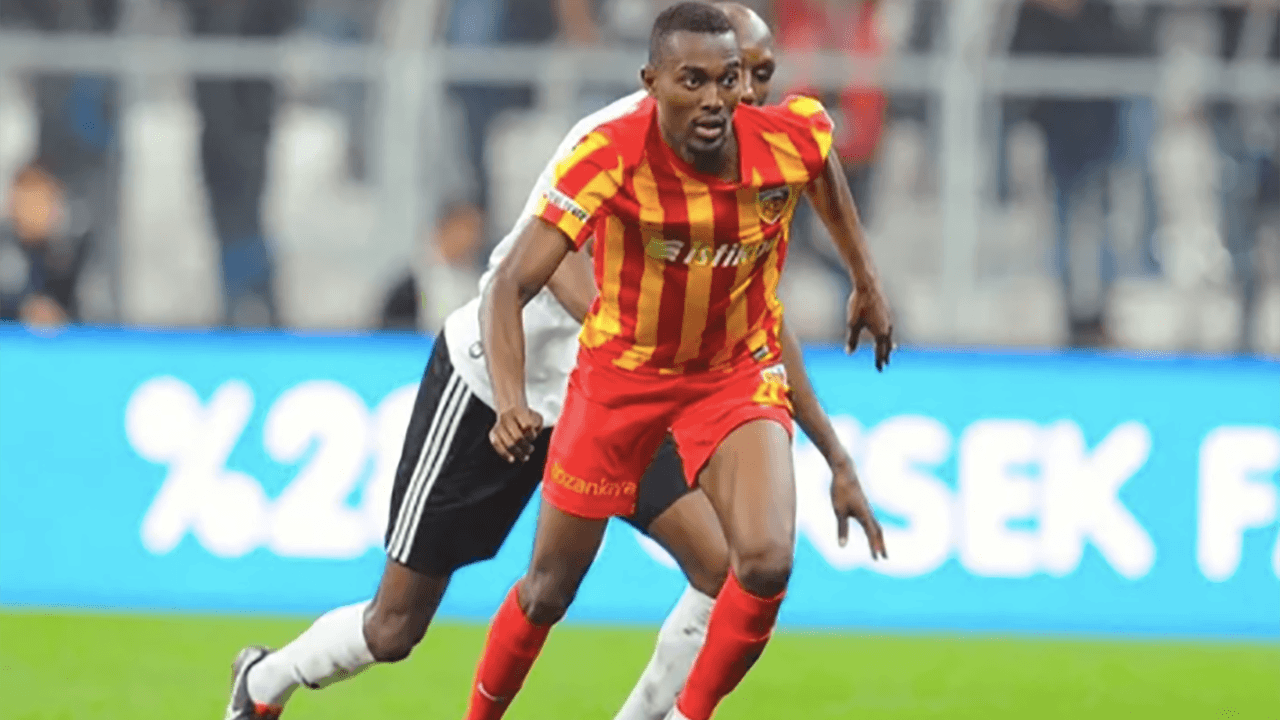 Galatasaray ve Beşiktaş'ın Bernard Mensah savaşı