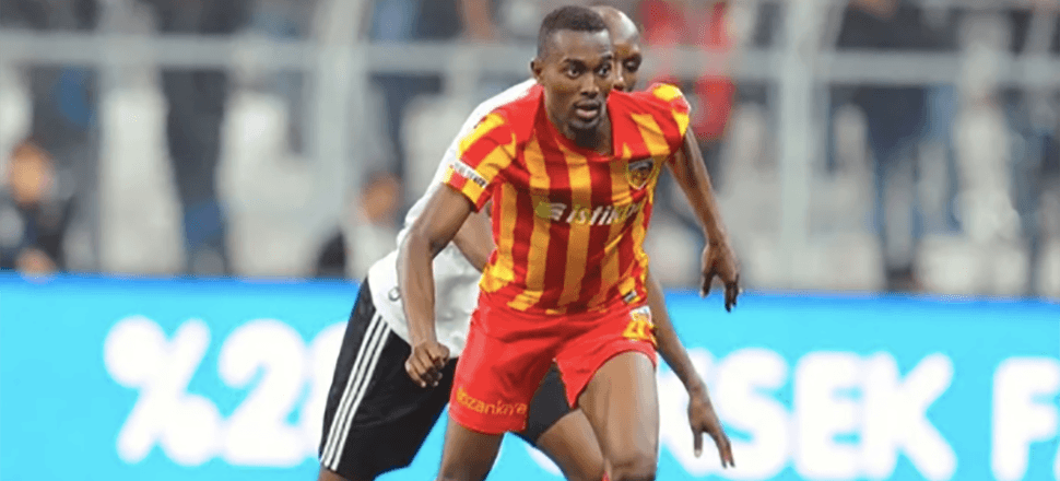 Galatasaray ve Beşiktaş'ın Bernard Mensah savaşı