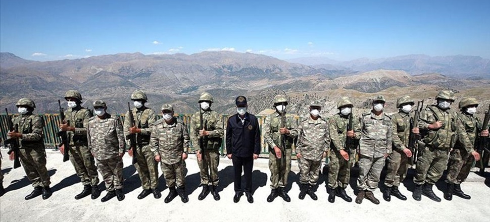 Bakan Akar sınırın sıfır noktasında