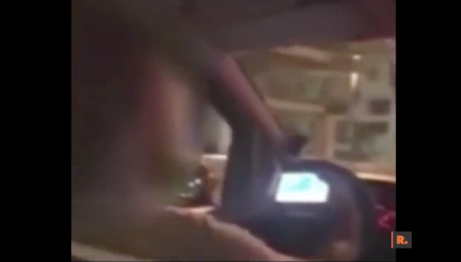 Taksi şoförü seyir halindeyken telefondan okey oyunu oynadı!