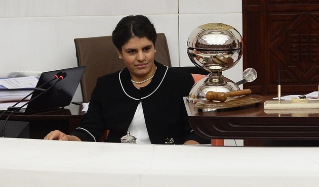 HDP'li Dilek Öcalan havaalanında gözaltına alındı!