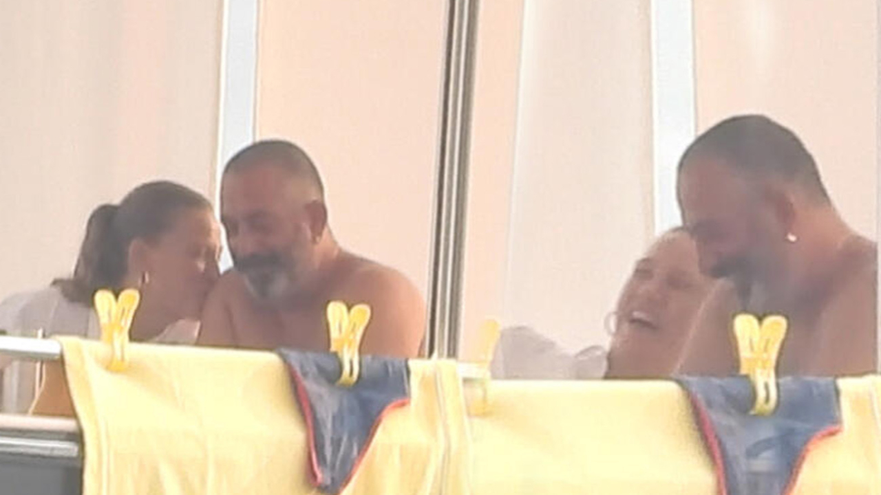 Cem Yılmaz ve Serenay Sarıkaya teknede görüntülendi