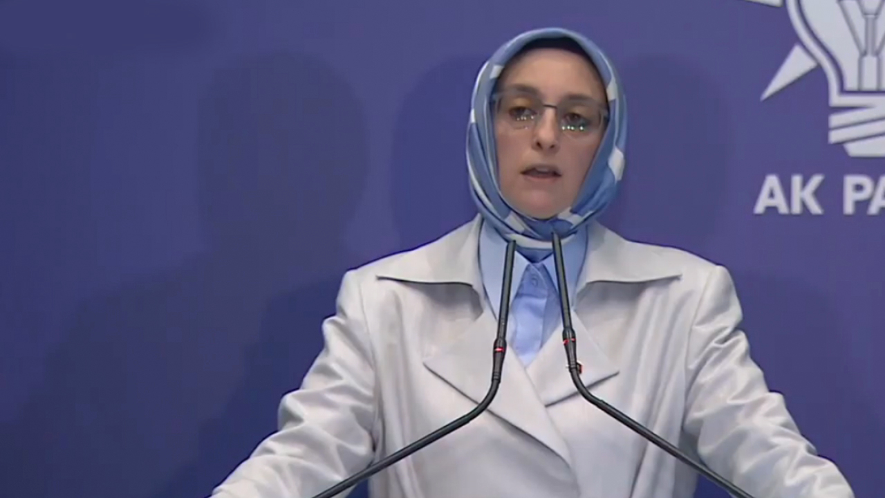 AK KADINLAR 'FEMİNİST' DE 'PAPATYA' DA DEĞİLDİR!