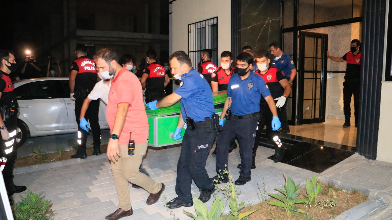 Vali Yardımcısı, kardeşini ve annesini öldürdü