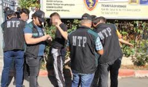 Okul önlerinde eş zamanlı uyuşturucu denetimi