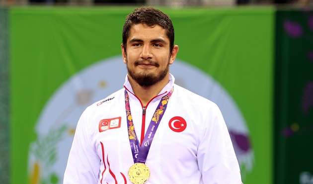 Taha Akgül dünyanın en iyi güreşçisi seçildi!