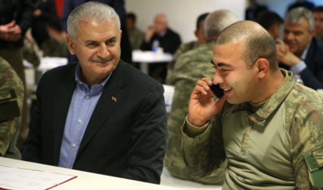 Başbakan Yıldırım'la aynı fotoğraftaydı