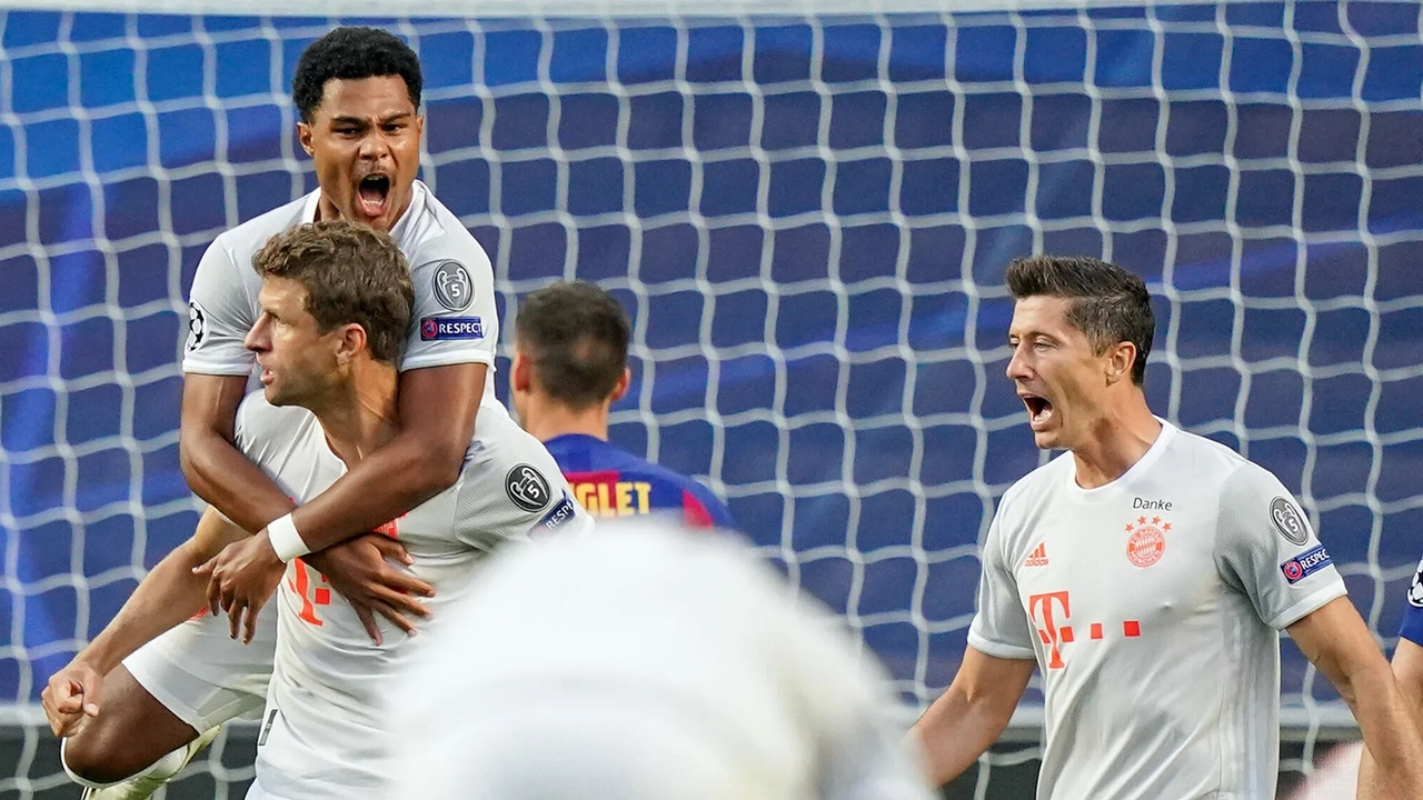 Bayern Münih Barcelona'yı perişan etti