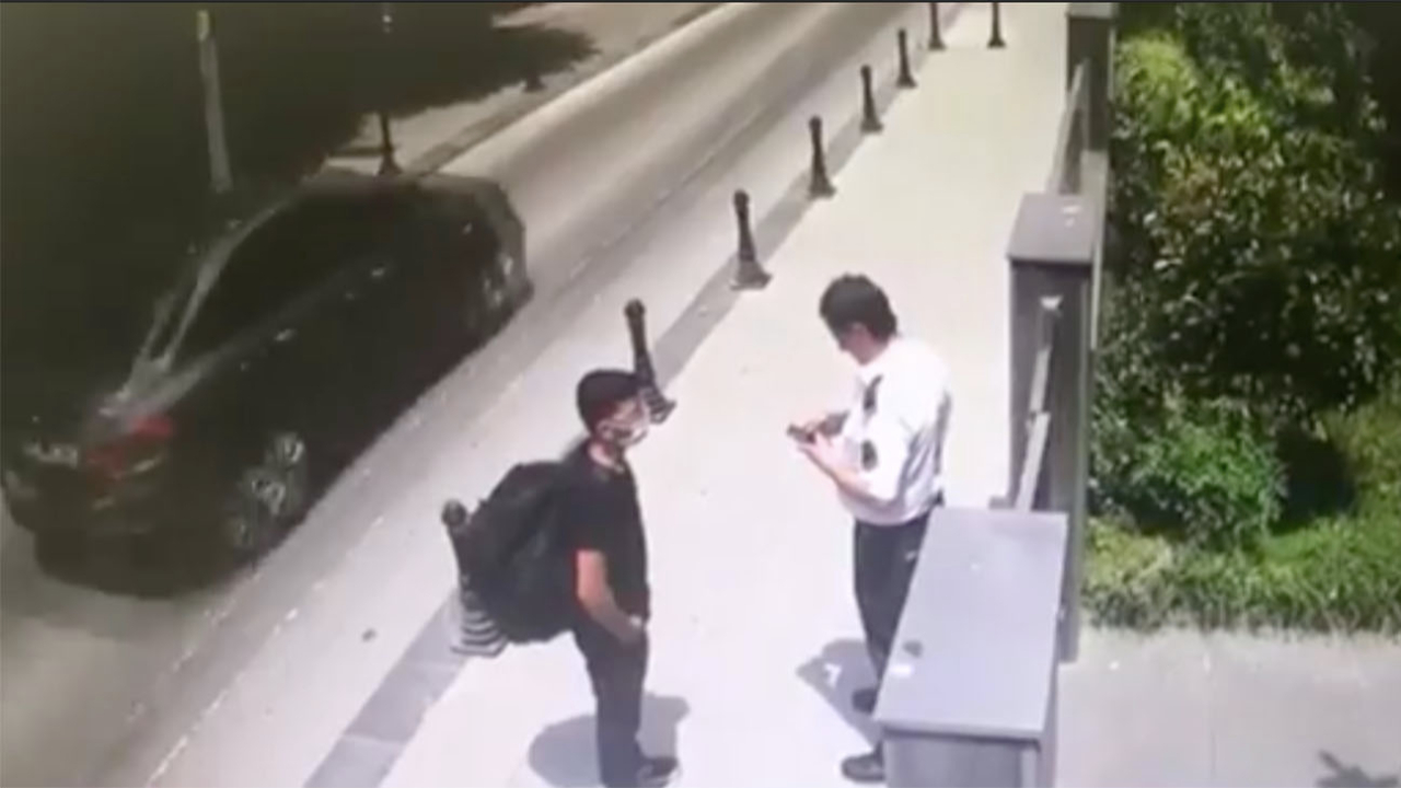 Yaşlı kadının 1 milyon liralık altın ve dövizi alıp kaçmışlardı!