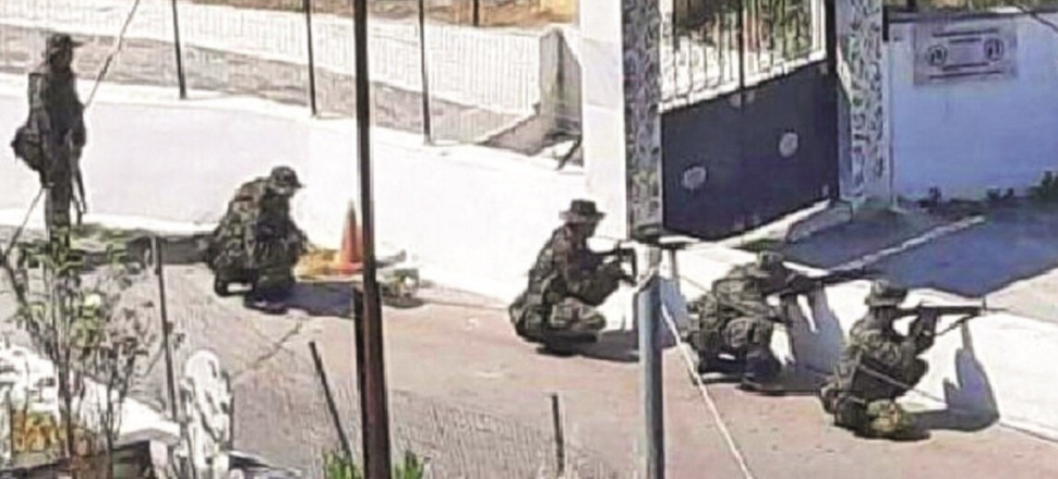 Askerler silahlanıp Türk köyüne gitti