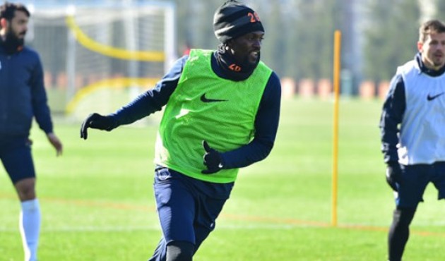 Geleli 10 gün olmadı Adebayor sakatlandı!